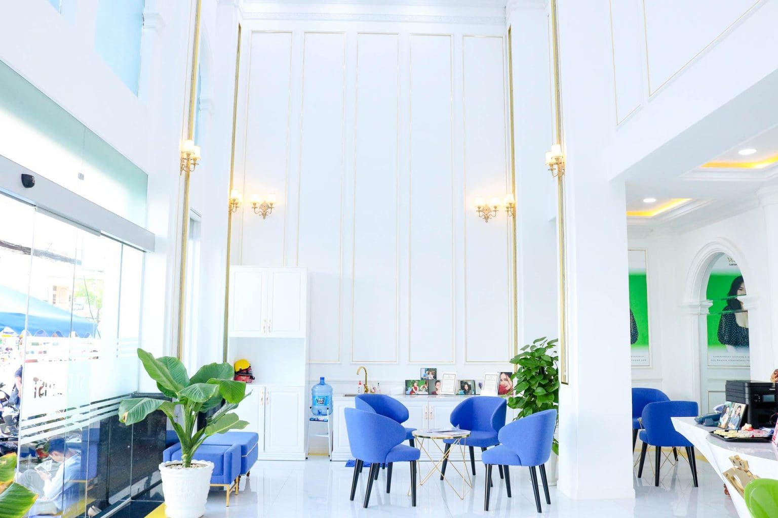 Sảnh chờ hiện đại của ST Dentist chi nhánh Cần Thơ